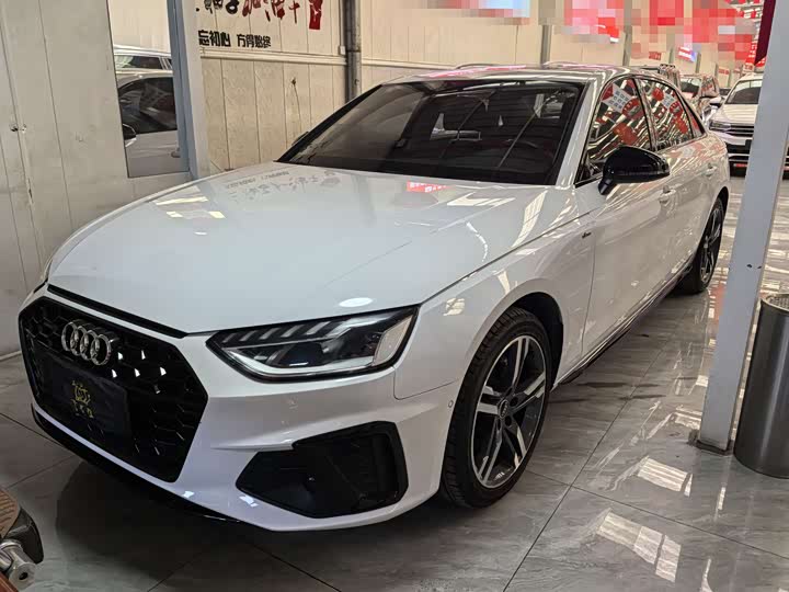 Фото 1 - Audi A4L