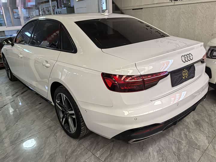 Фото 3 - Audi A4L