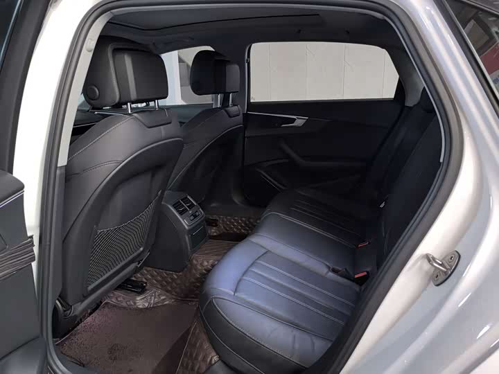 Фото 8 - Audi A4L