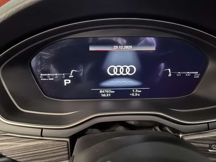 Фото 9 - Audi A4L