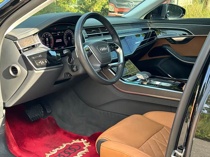 Фото 7 - Audi A8