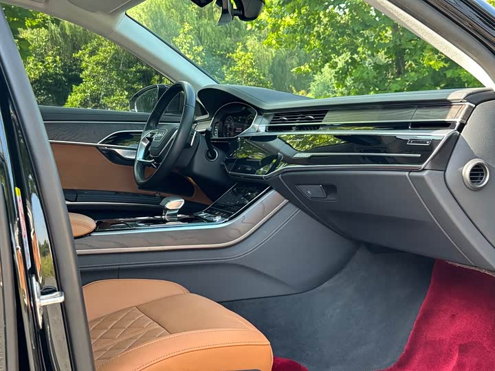 Фото 9 - Audi A8