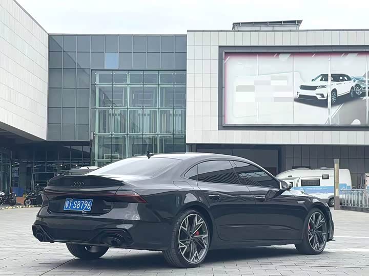 Фото 7 - Audi A7L