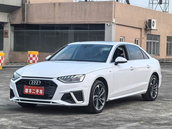 Фото 1 - Audi A4L