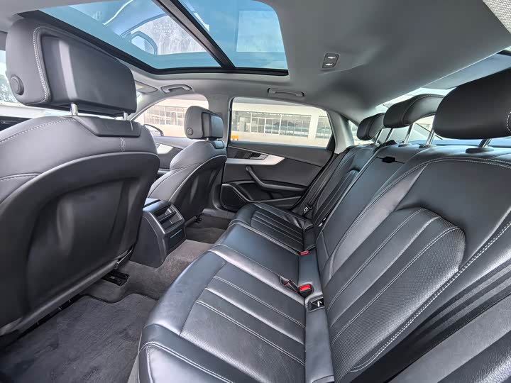 Фото 6 - Audi A4L