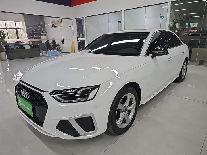 Фото 1 - Audi A4L