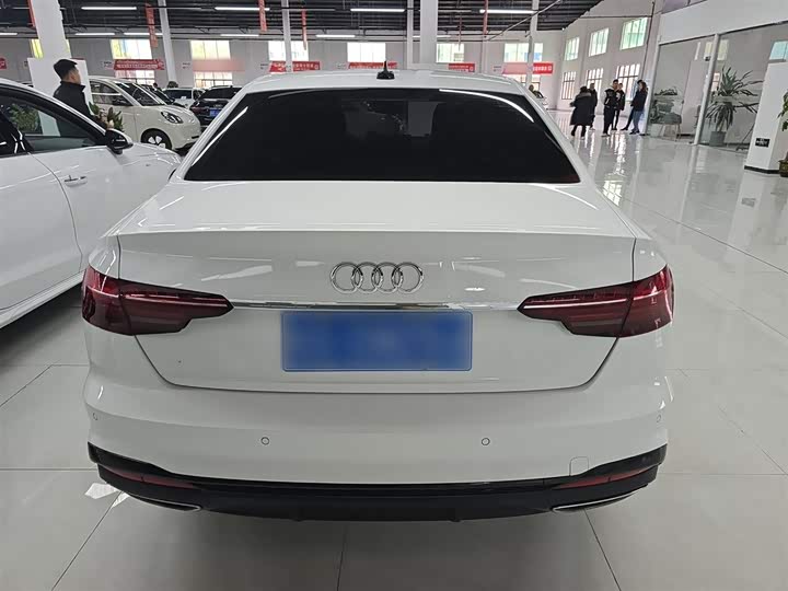 Фото 6 - Audi A4L