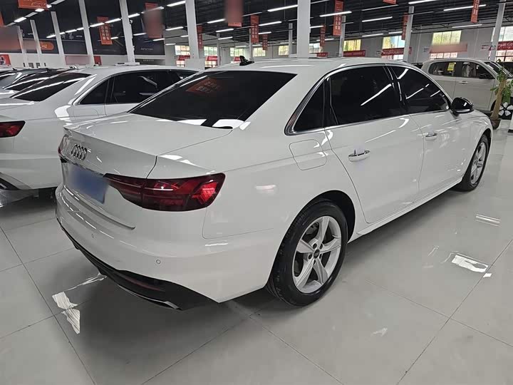 Фото 7 - Audi A4L