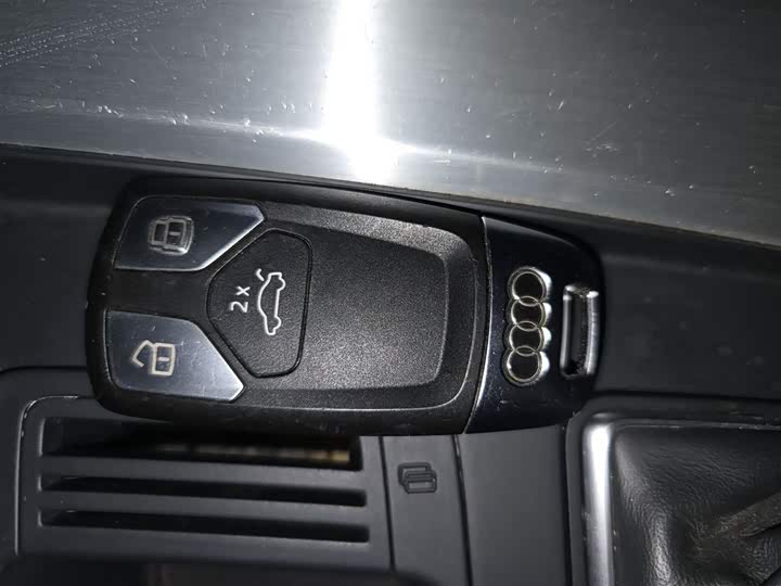 Фото 9 - Audi A4L