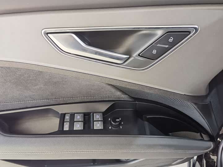 Фото 5 - Audi Q5 e-tron