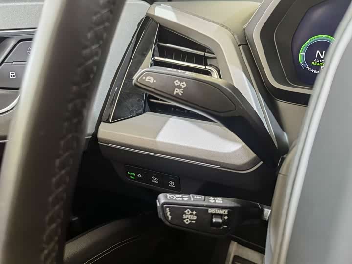 Фото 6 - Audi Q5 e-tron