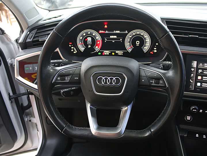 Фото 8 - Audi Q3