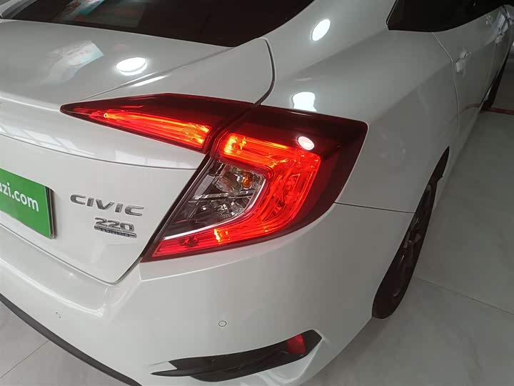 Фото 8 - Honda Civic