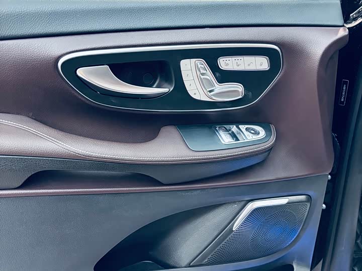 Фото 7 - Mercedes-Benz V-Class