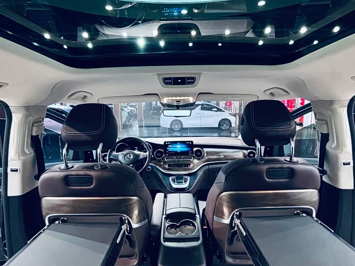 Фото 8 - Mercedes-Benz V-Class