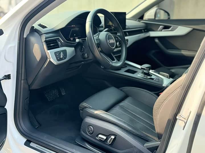 Фото 4 - Audi A4L