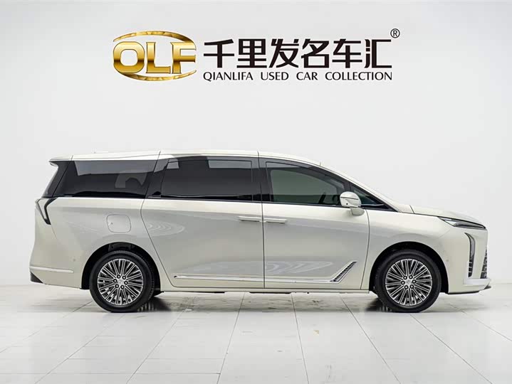 Фото 8 - Buick GL8 Hybrid