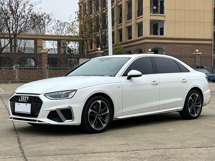 Фото 1 - Audi A4L