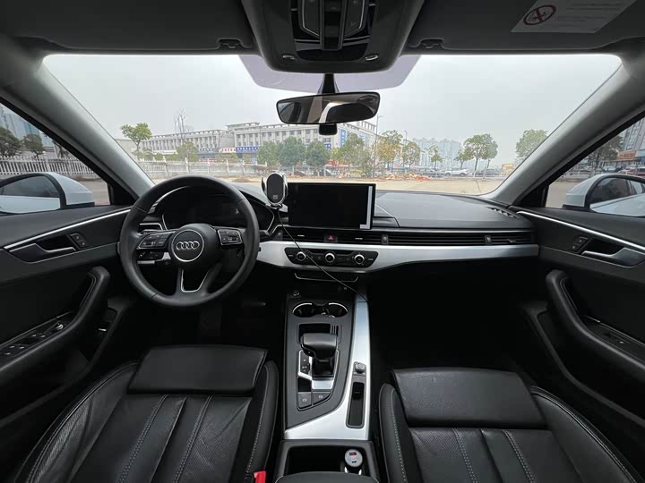Фото 4 - Audi A4L
