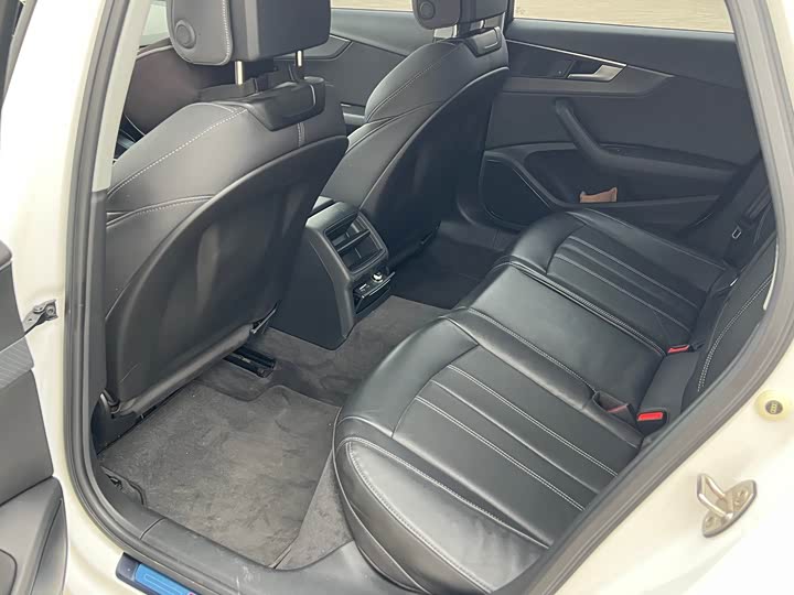 Фото 6 - Audi A4L