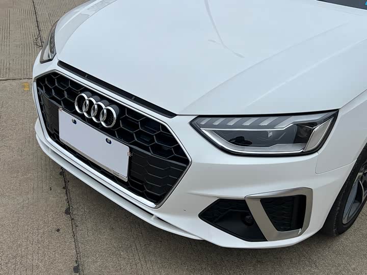 Фото 9 - Audi A4L