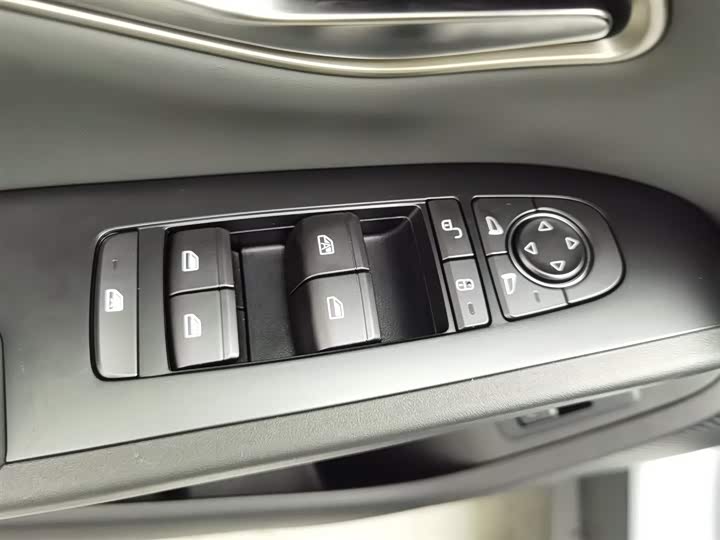 Фото 9 - BYD Qin L