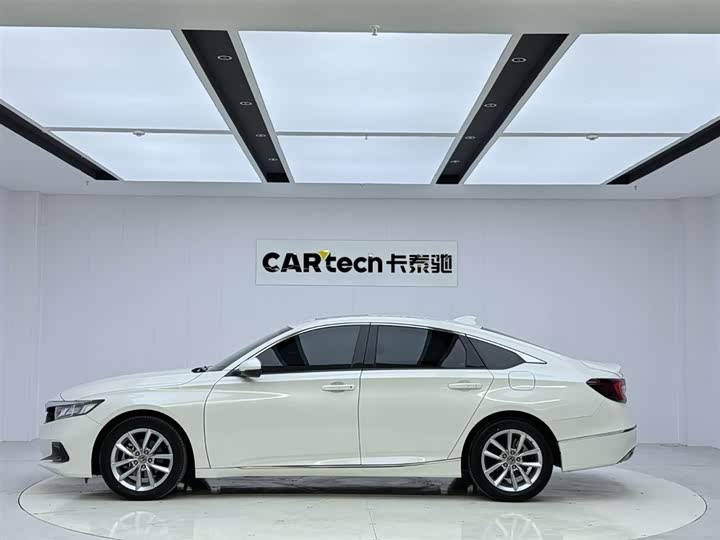 Фото 2 - Honda Accord