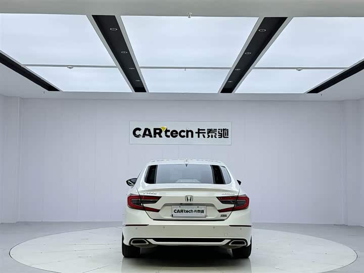 Фото 4 - Honda Accord