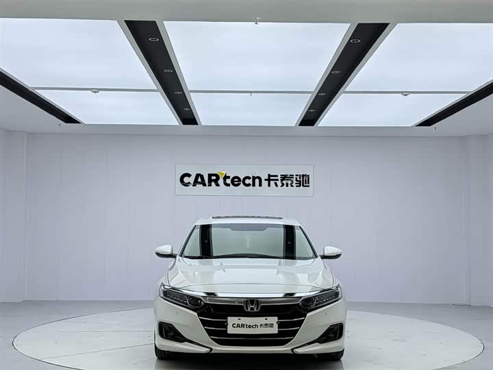 Фото 8 - Honda Accord