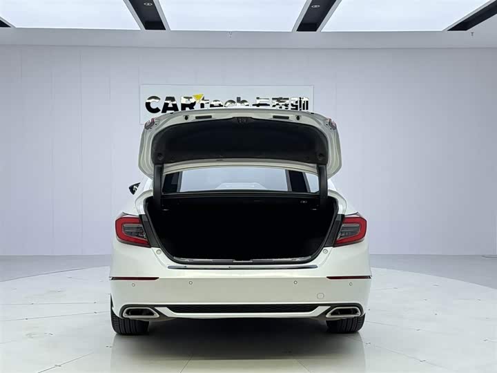 Фото 9 - Honda Accord