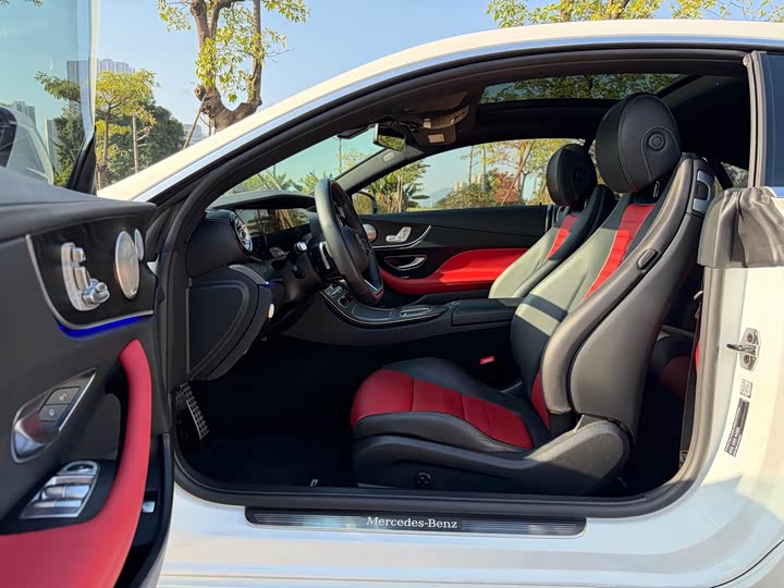 Фото 4 - Mercedes-Benz E-Class