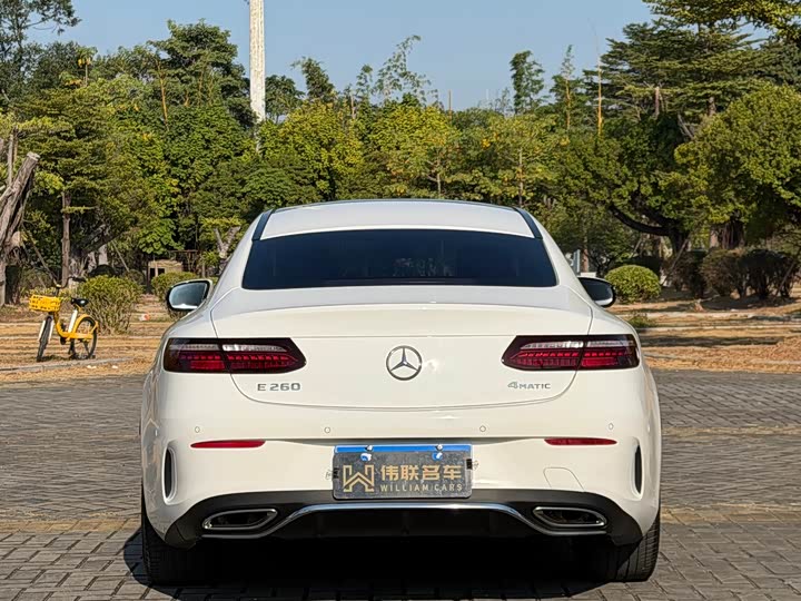 Фото 7 - Mercedes-Benz E-Class