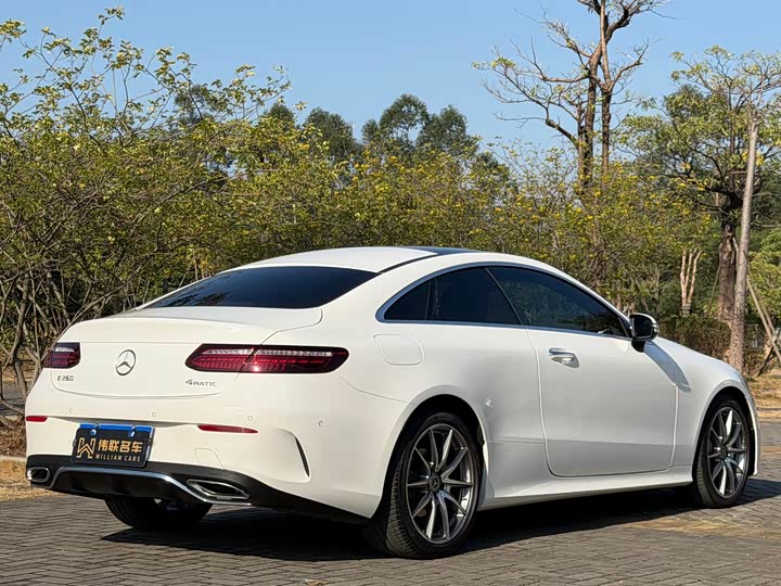 Фото 8 - Mercedes-Benz E-Class