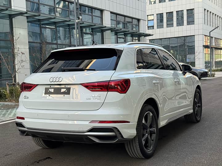 Фото 8 - Audi Q3