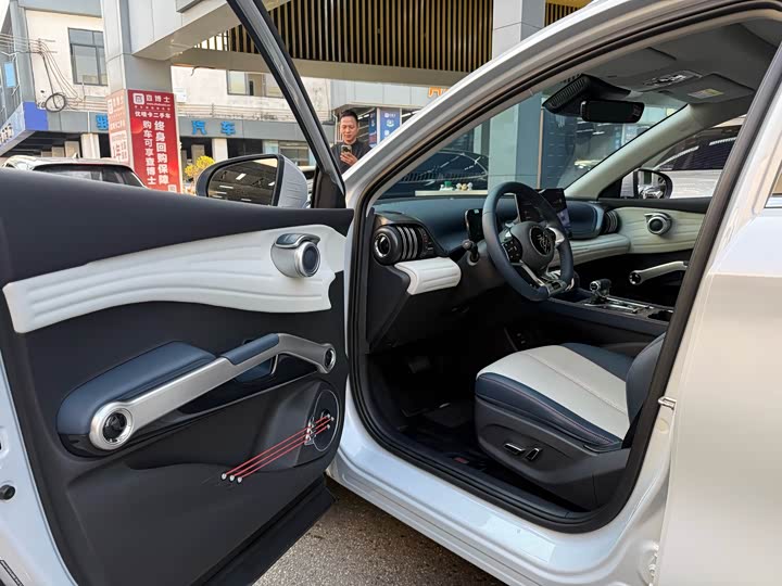 Фото 8 - BYD Yuan Plus