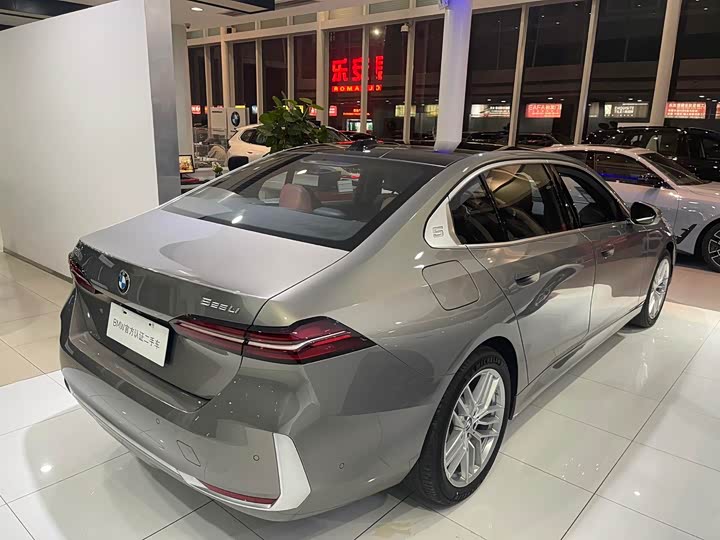 Фото 2 - BMW 5 Series