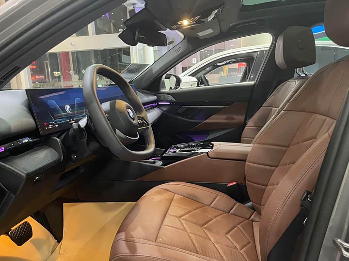 Фото 5 - BMW 5 Series