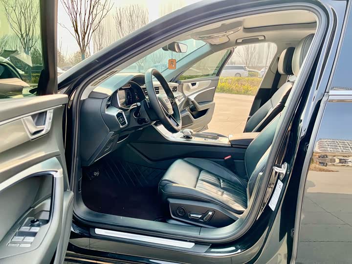 Фото 4 - Audi A6L