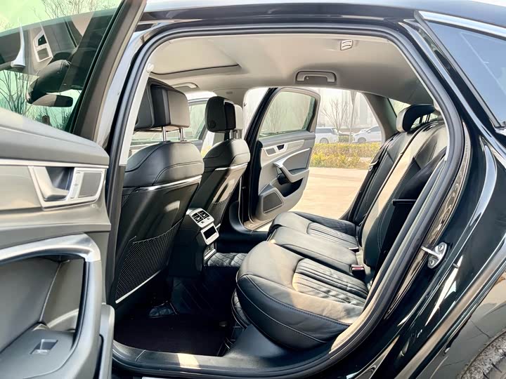 Фото 6 - Audi A6L