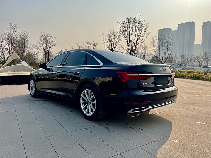 Фото 7 - Audi A6L