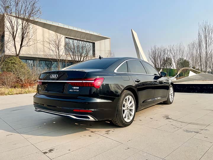 Фото 9 - Audi A6L