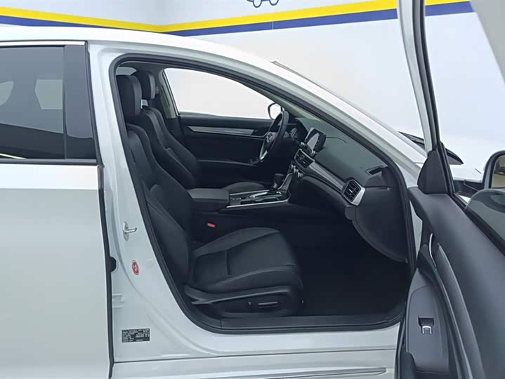 Фото 8 - Honda Accord