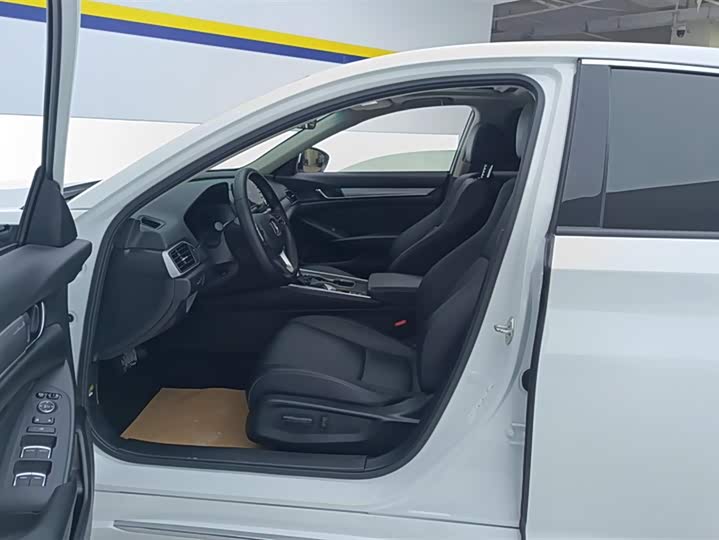 Фото 9 - Honda Accord