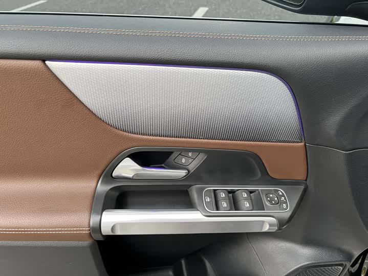 Фото 8 - Mercedes-Benz GLB-Class