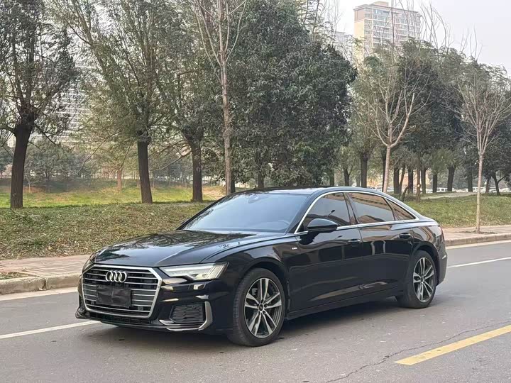 Фото 1 - Audi A6L