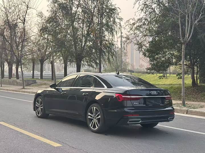 Фото 7 - Audi A6L