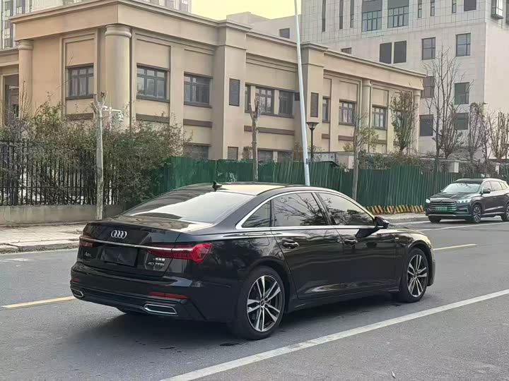 Фото 9 - Audi A6L