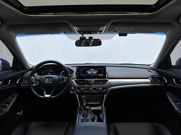 Фото 4 - Honda Accord