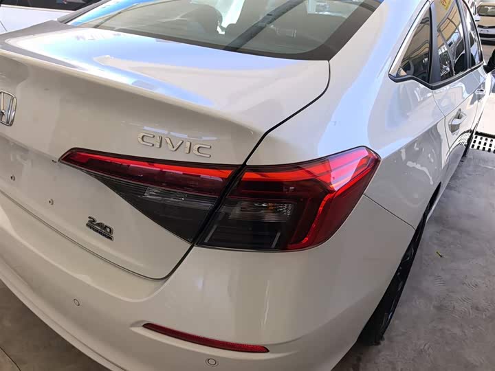 Фото 8 - Honda Civic