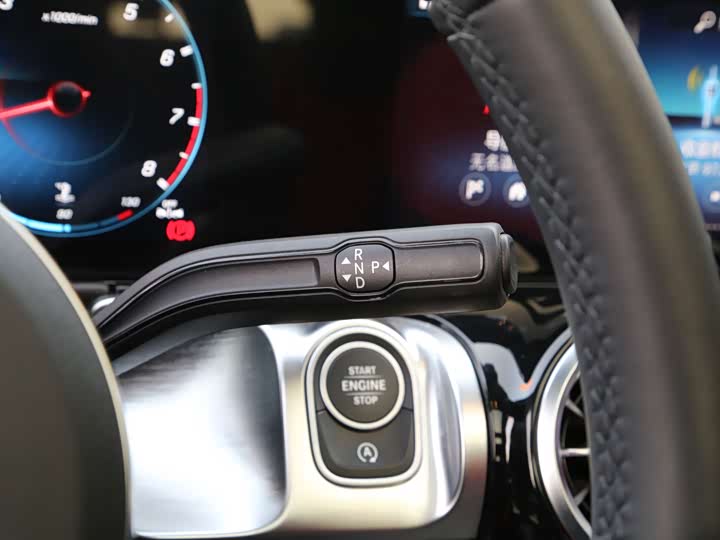 Фото 9 - Mercedes-Benz GLB-Class AMG